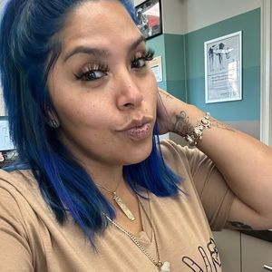 Meet your Posher, Adriana